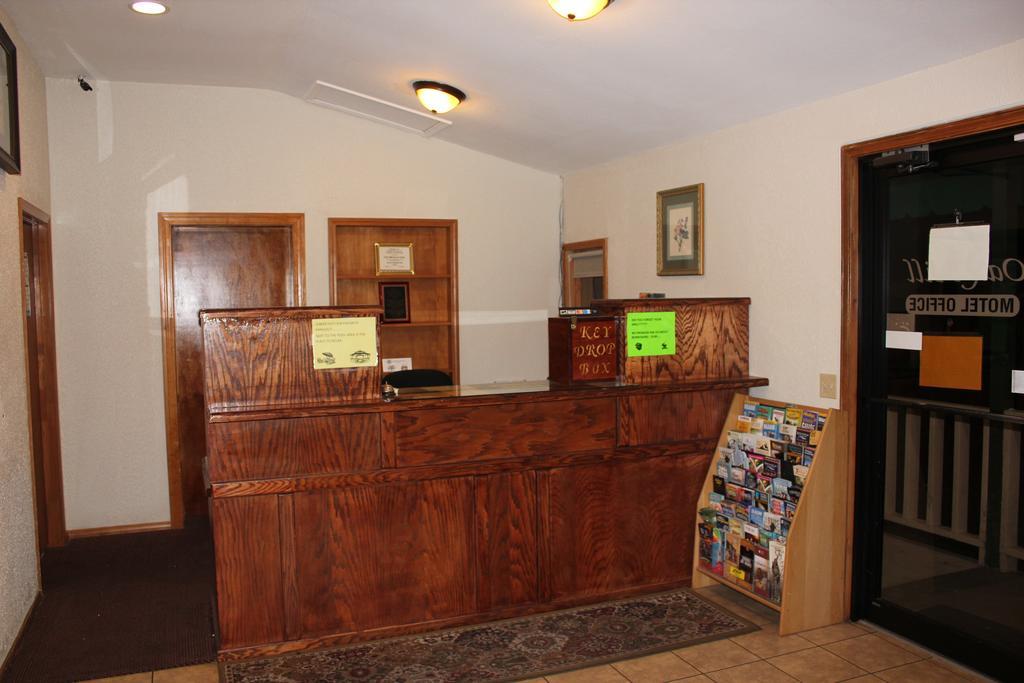 Oak Hill Inn And Suites Tahlequah Exterior photo