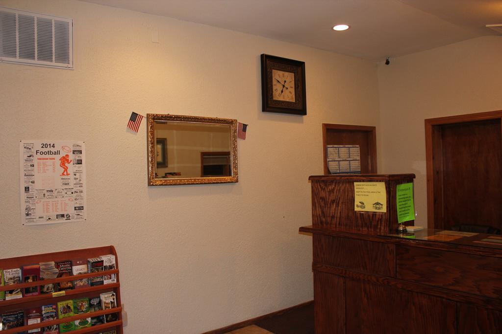 Oak Hill Inn And Suites Tahlequah Exterior photo