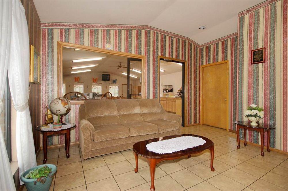 Oak Hill Inn And Suites Tahlequah Exterior photo