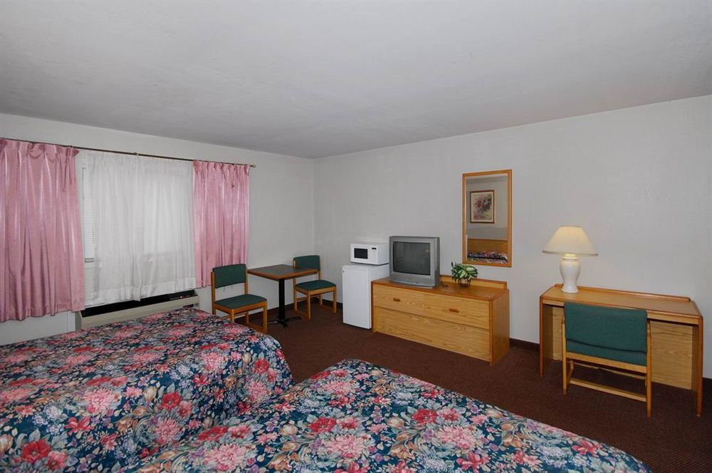 Oak Hill Inn And Suites Tahlequah Exterior photo