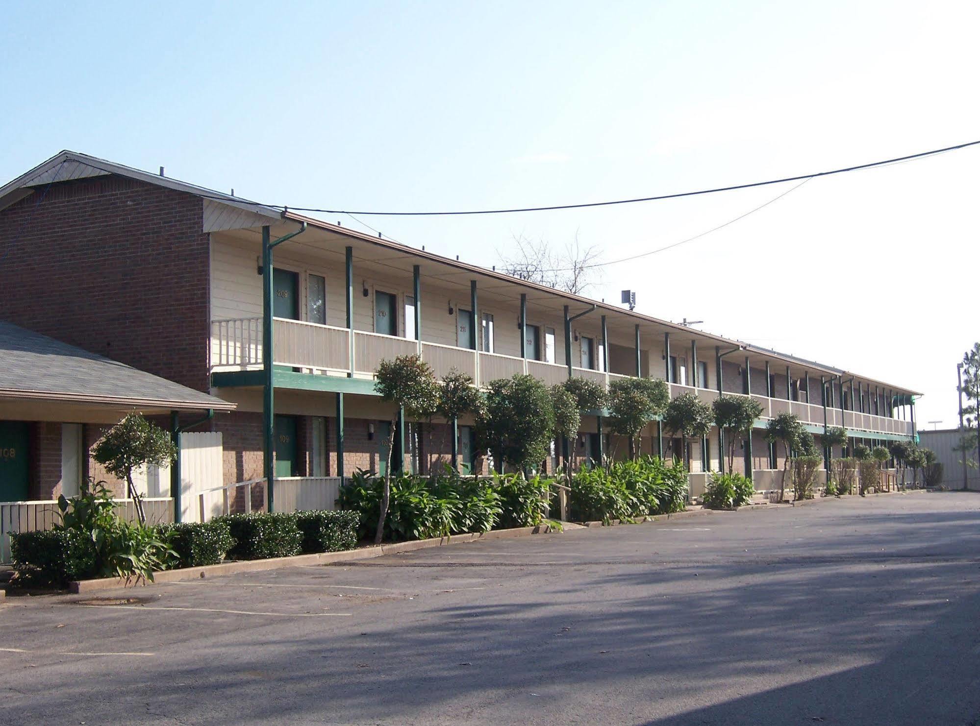 Oak Hill Inn And Suites Tahlequah Exterior photo