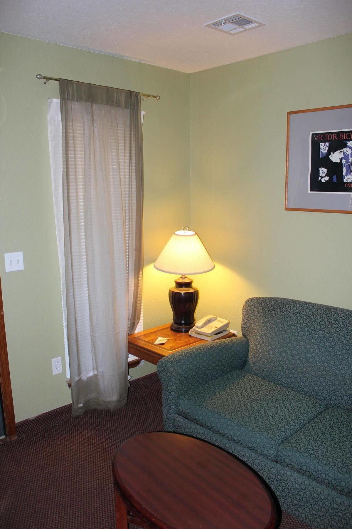 Oak Hill Inn And Suites Tahlequah Exterior photo